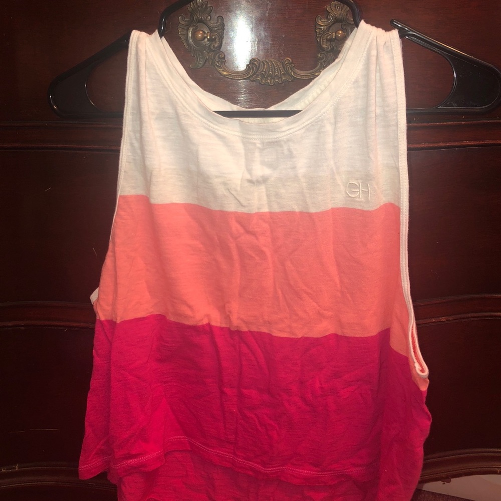 PINK AND WHITE GILLY HICKS TANK TOP!!